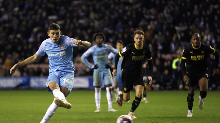 Tony Mowbray reveals how Ross Stewart reacted to being dropped to the Sunderland bench